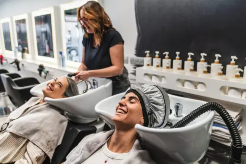 Hairdresser giving steam moisturized treatment